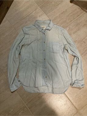 American Eagle Outfitters Light Blue Button-Up Shirt